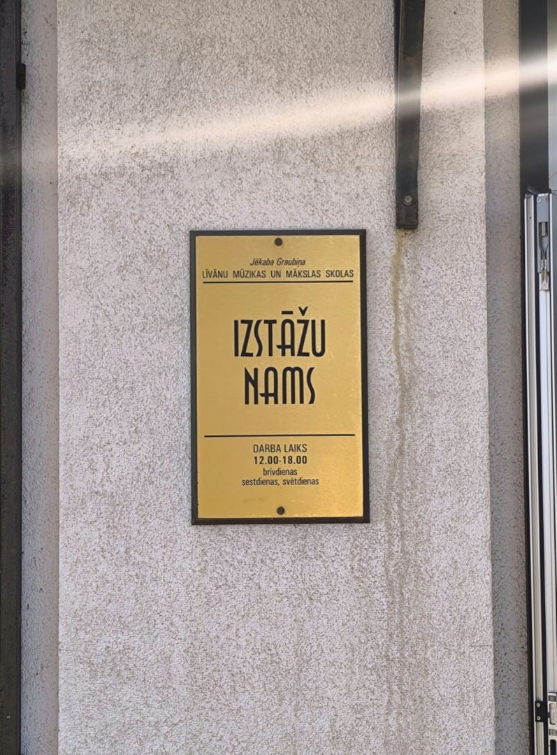 Izstādes "Mākslas forma - Tēlniecība" uzstādīšana Līvānos