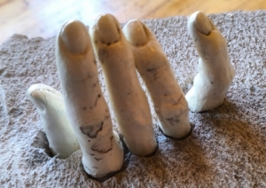 Izstādes "Mākslas forma - Tēlniecība" uzstādīšana Līvānos