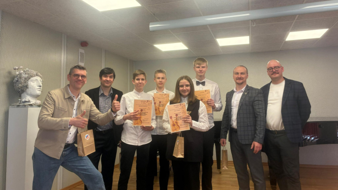  sasniegumiem ģitāristu konkursā “Ģitāras stāsts”, kas norisinājās Krāslavas novada Mūzikas un mākslas skolā.​