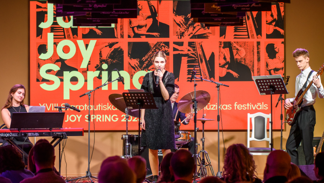 Ansamblis “Tilts uz Ziemeļiem”