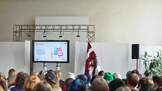 17. septembrī MIKC Latgales Mūzikas un mākslas vidusskolas audzēkņi Karjeras stundas ietvaros piedalījās interaktīvā lekcijā “Tava nauda – tavas iespējas!”. ​