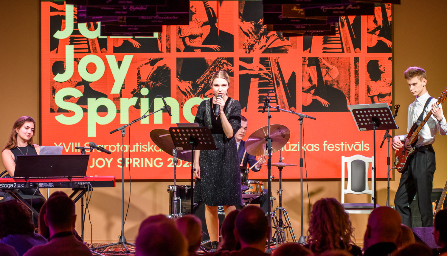 Ansamblis “Tilts uz Ziemeļiem”