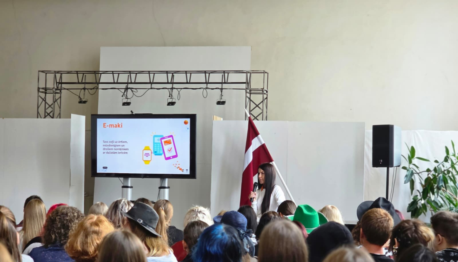 17. septembrī MIKC Latgales Mūzikas un mākslas vidusskolas audzēkņi Karjeras stundas ietvaros piedalījās interaktīvā lekcijā “Tava nauda – tavas iespējas!”. ​