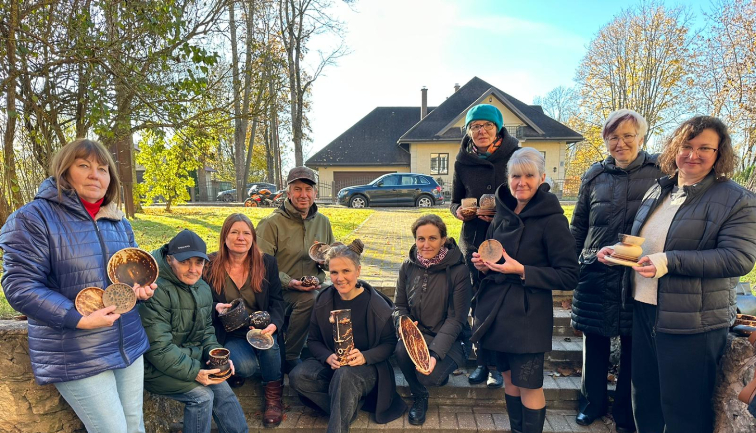 Raku keramikas tehnika: Latgales pedagogi pilnveido profesionālo kompetenci RMDS