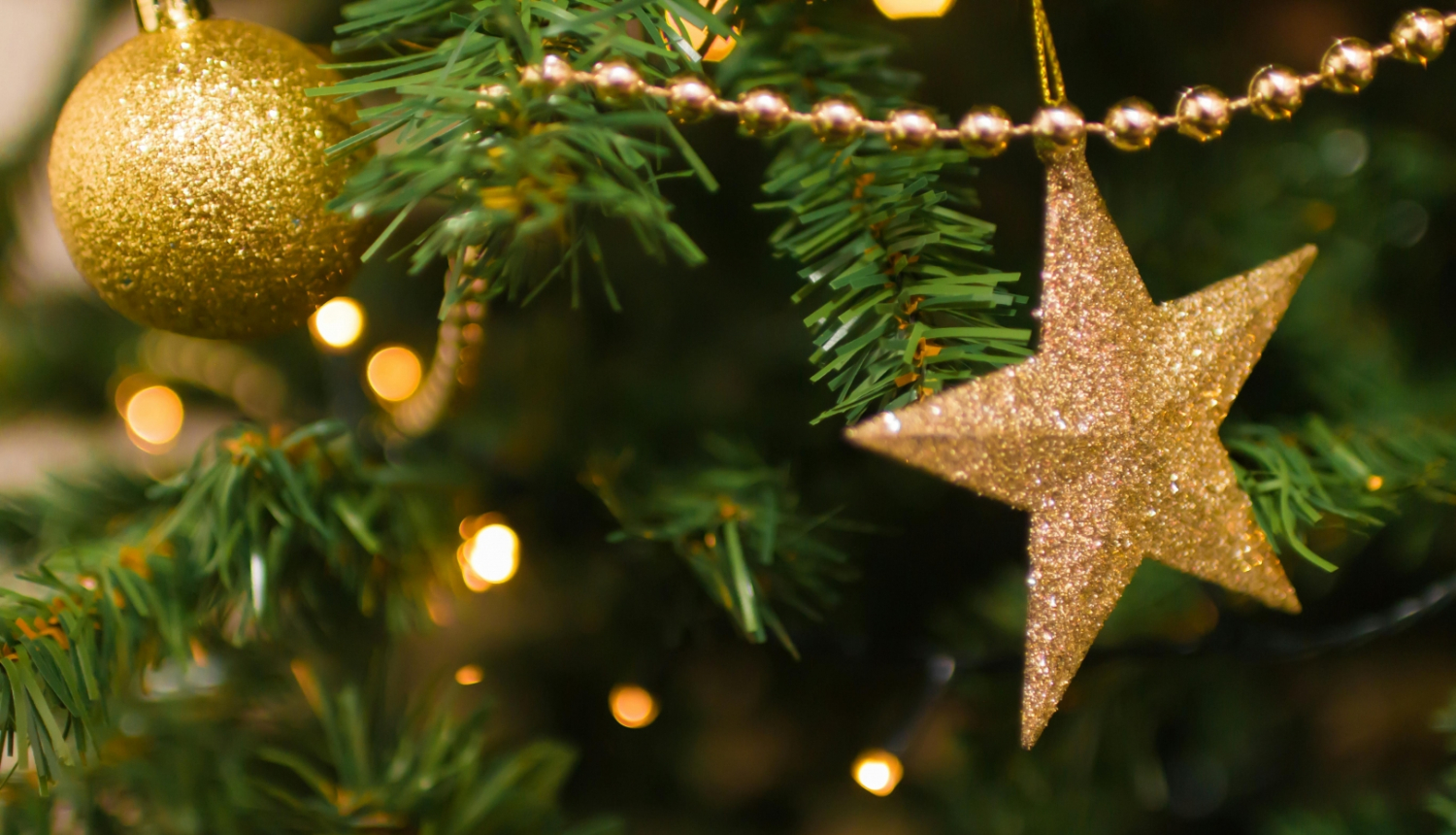 Ilustratīvs attēls ar Ziemassvētku eglītes rotājumiem