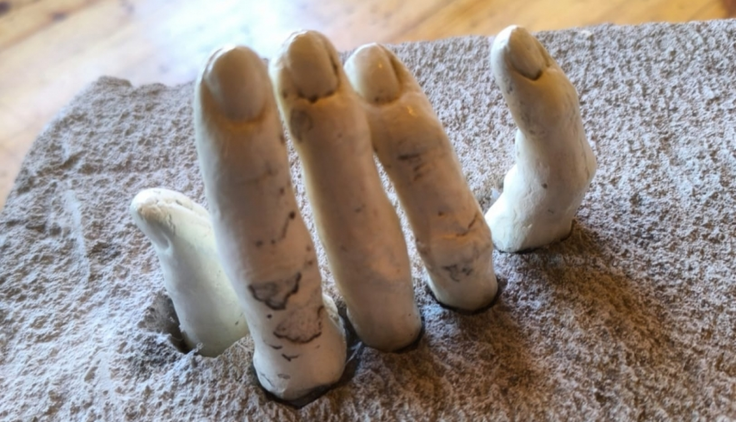 Izstādes "Mākslas forma - Tēlniecība" uzstādīšana Līvānos