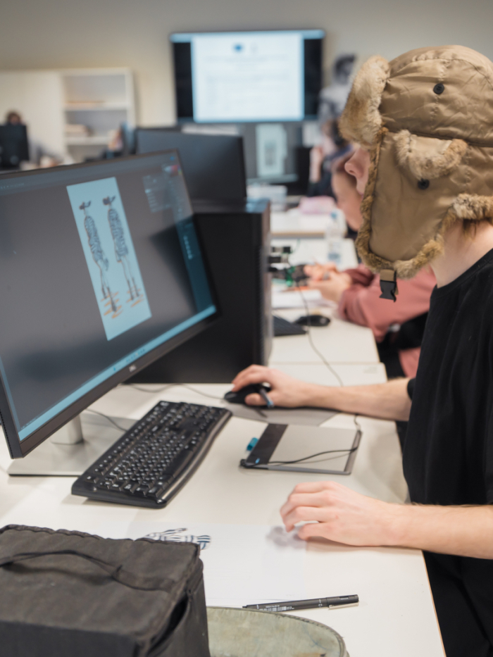 SkillsLatvia 2025 pusfināls Tērpu dizainā | Foto Kārlis Volkovskis, Liepājas Mūzikas, mākslas un dizaina vidusskola