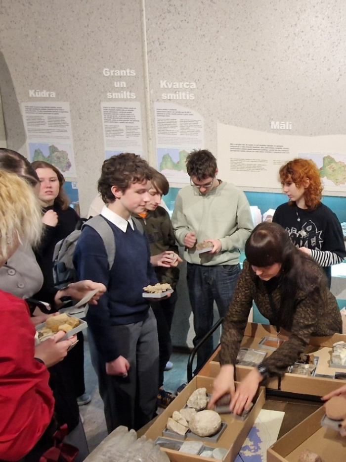 MIKC LMMV jaunieši pēta Latvijas ģeoloģiju un vulkānus